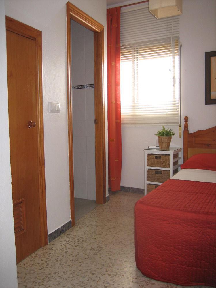 קוניל דה לה פרונטרה Hostal Tarantelo Conil מראה חיצוני תמונה